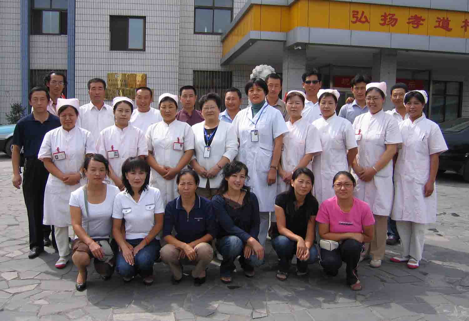 阳光车队关爱老人义工行